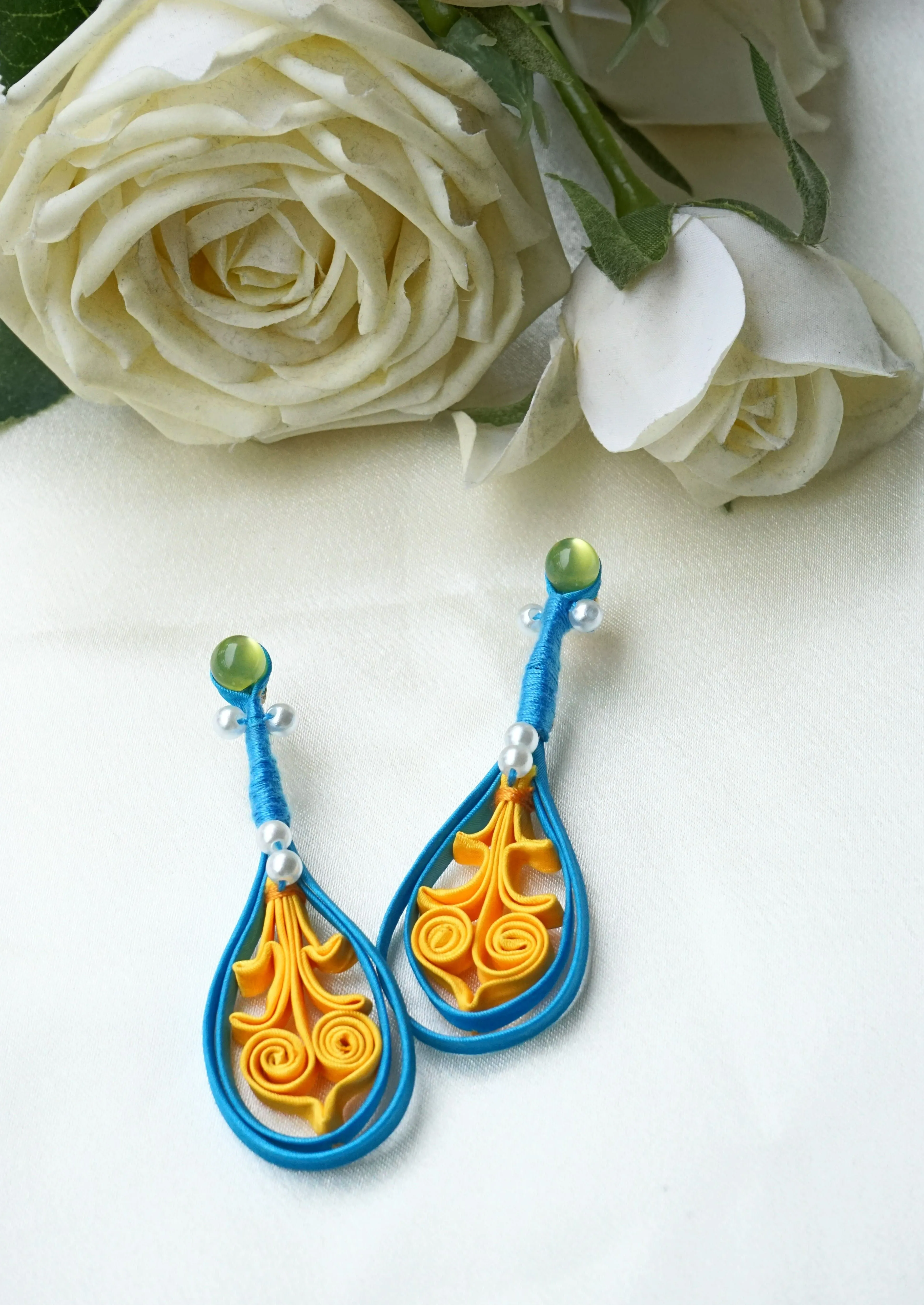 Pipa Pankou Tassel Earrings (Blue/Yellow)