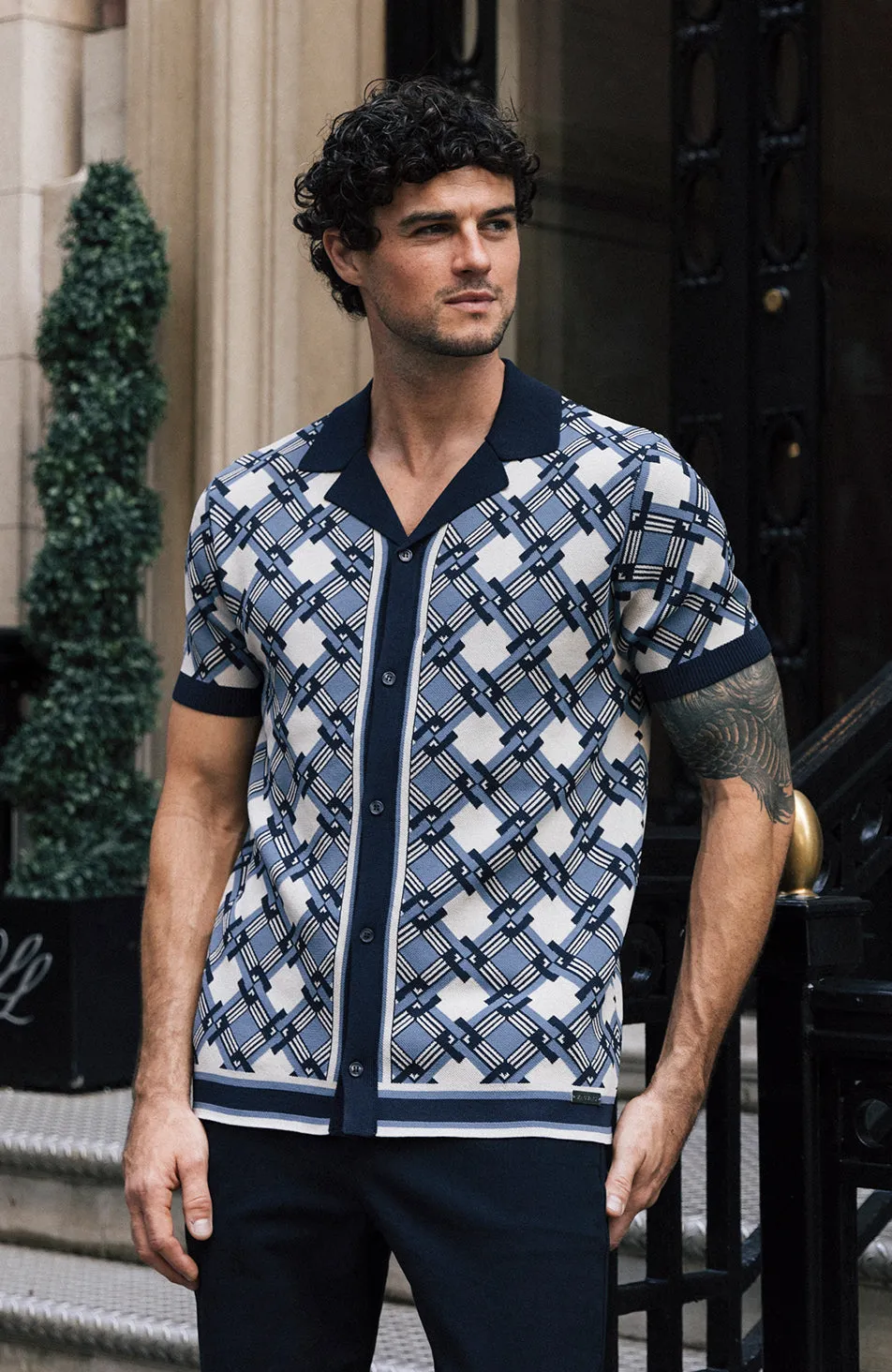 Ravenna Slim Geo Patterned Knit Shirt in Blue