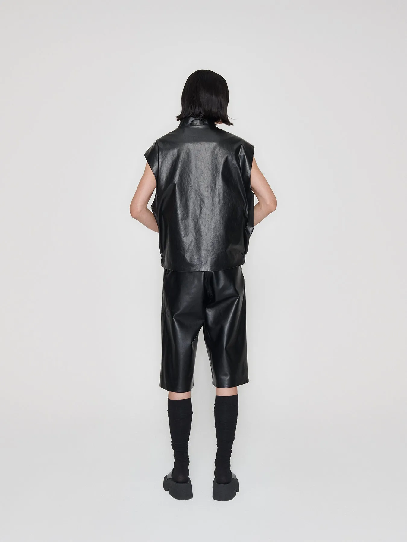 Sleeveless bomber oil | black